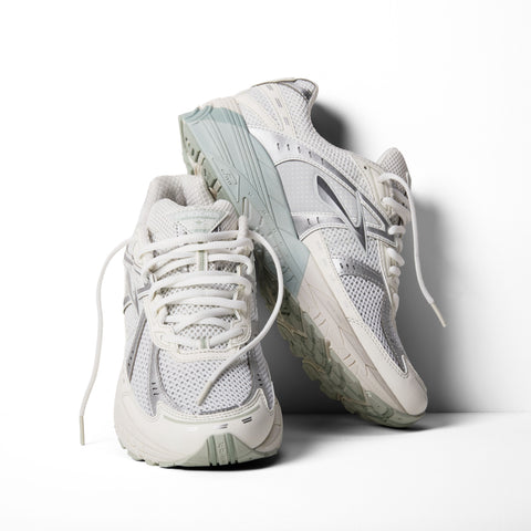 ADRENALINE GTS 10 - WHITE/COCONUT MILK/SMOKE