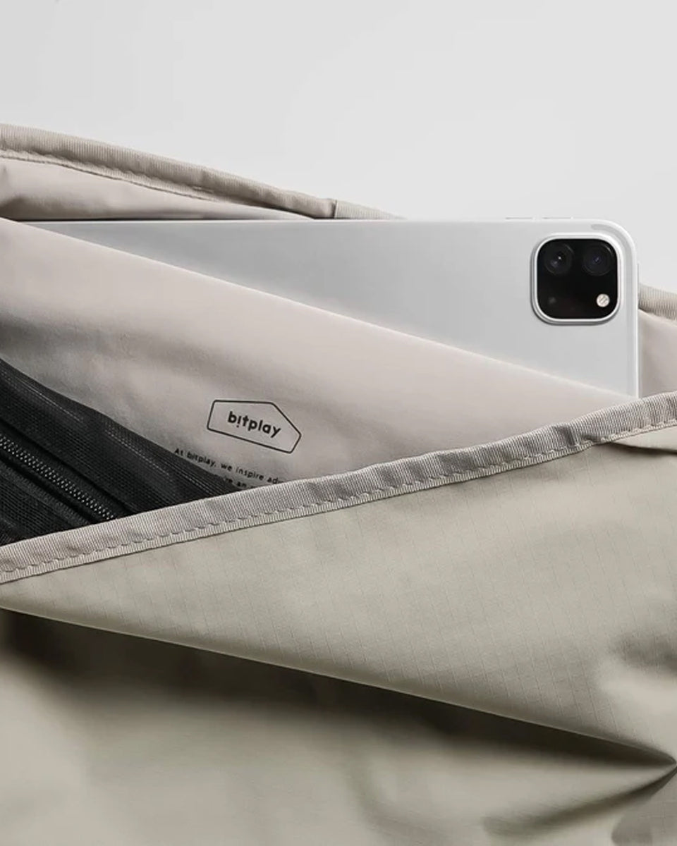 Essential 6.5L Messenger Bag
