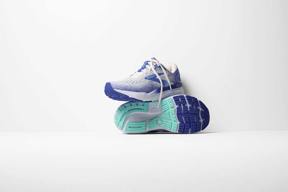 GHOST 16 WOMENS - WHITE/AMPARO BLUE/LIMPET SHELL