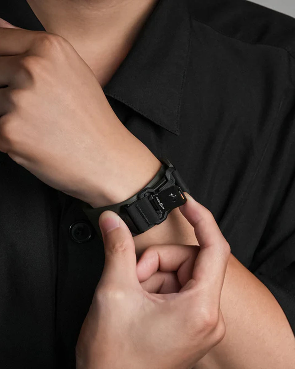 Waterproof FKM Rubber Fidlock Quick Release Watch Band
for Apple Watch Ultra / 46 / 45 / 44 mm