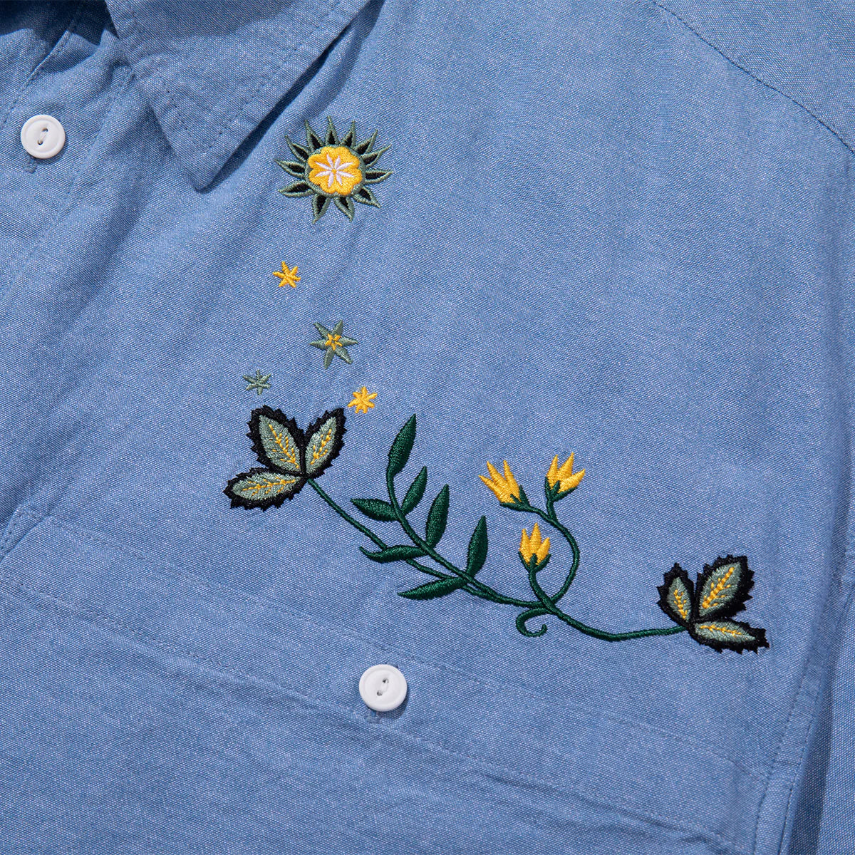 EMB POCKET CHAMBRAY S/S - SAX