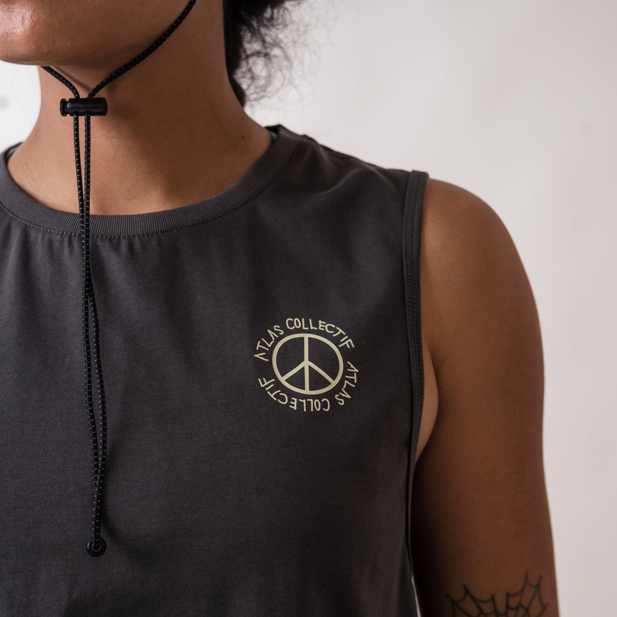 Stride & Quest WMNS Crop Tank Black
