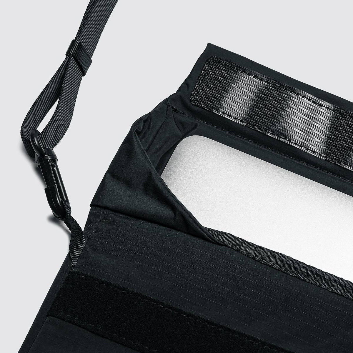 Essential 16-inch Laptop Sling