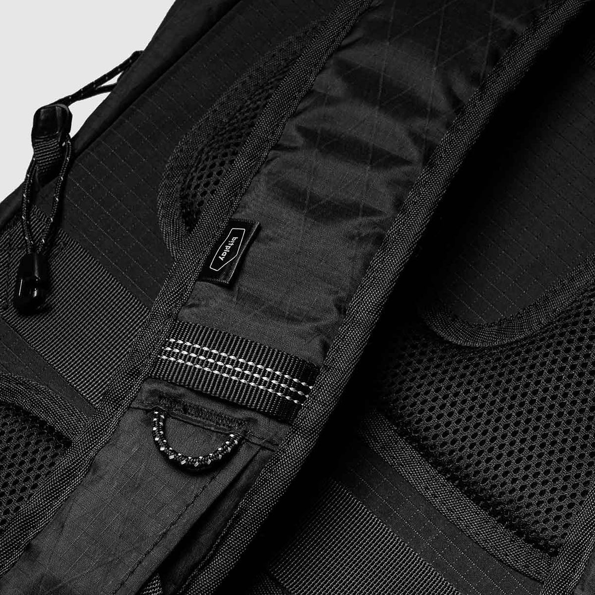 28L Backpack Black Series