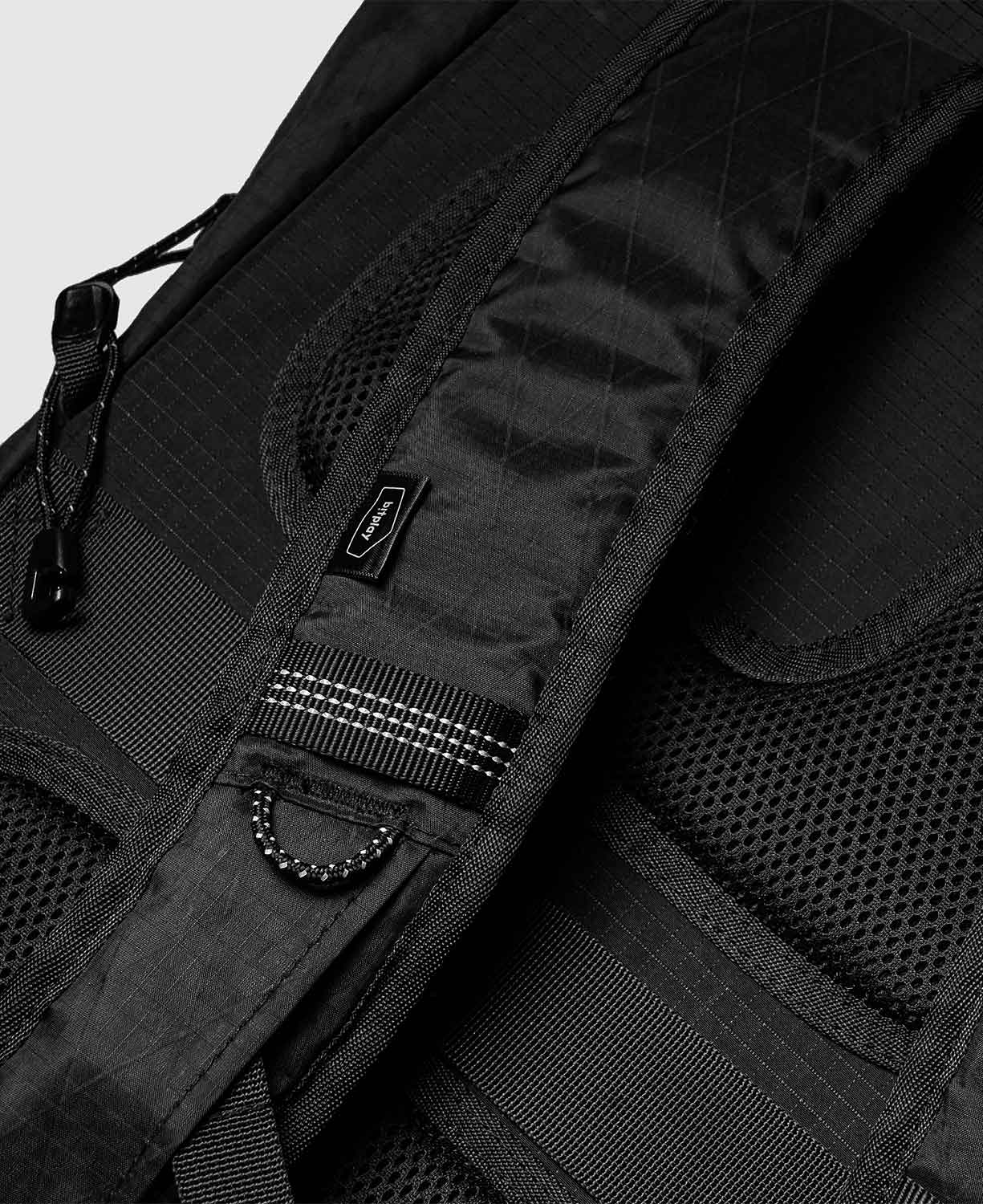 28L Backpack Black Series
