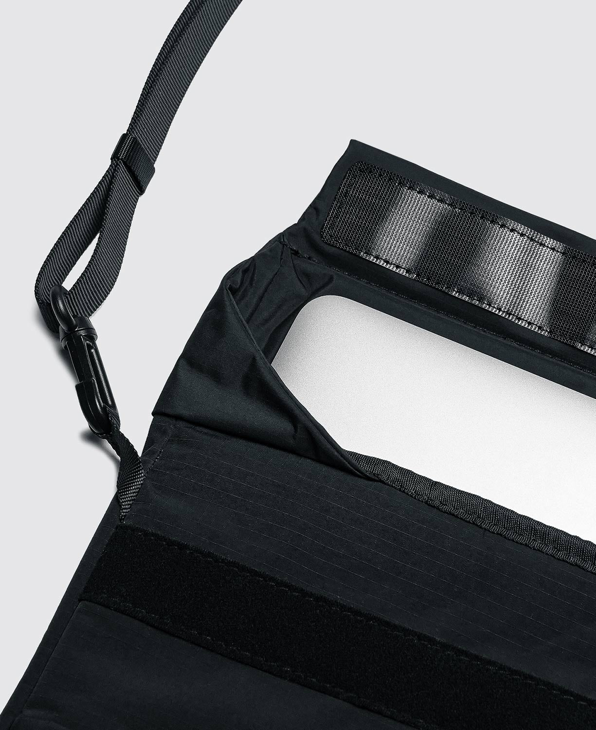 Essential 14-inch Laptop Sling