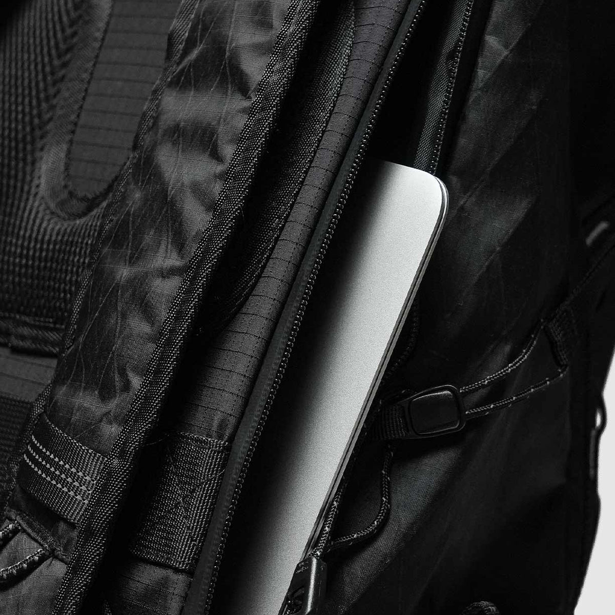 28L Backpack Black Series