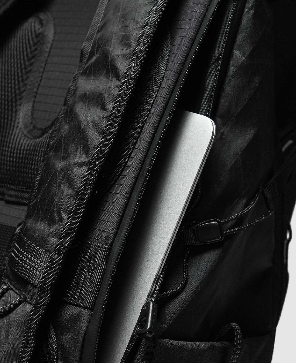 28L Backpack Black Series