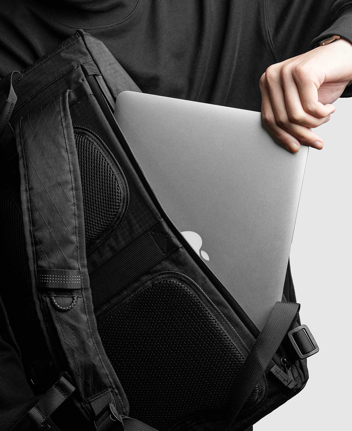 28L Backpack Black Series