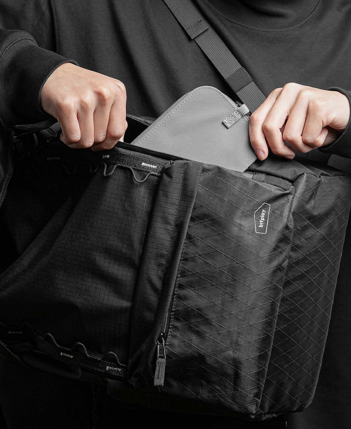 28L Backpack Black Series