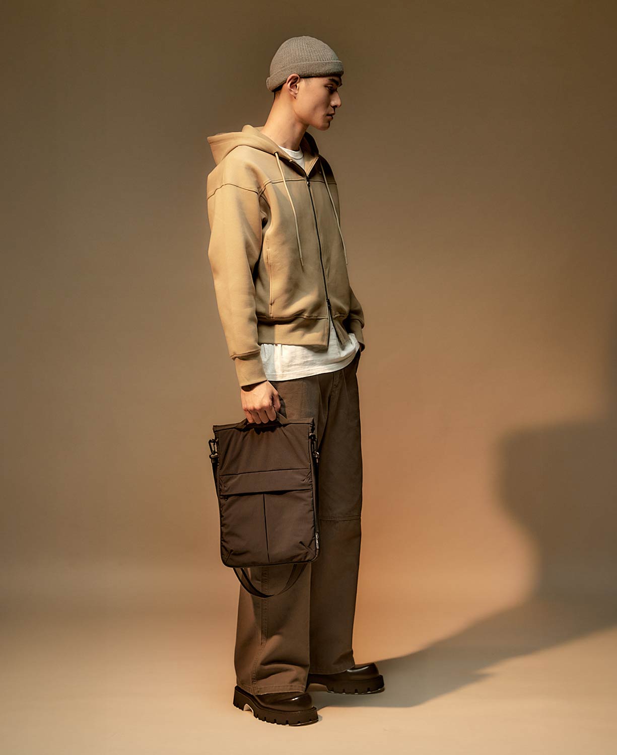 Essential 16-inch Laptop Sling