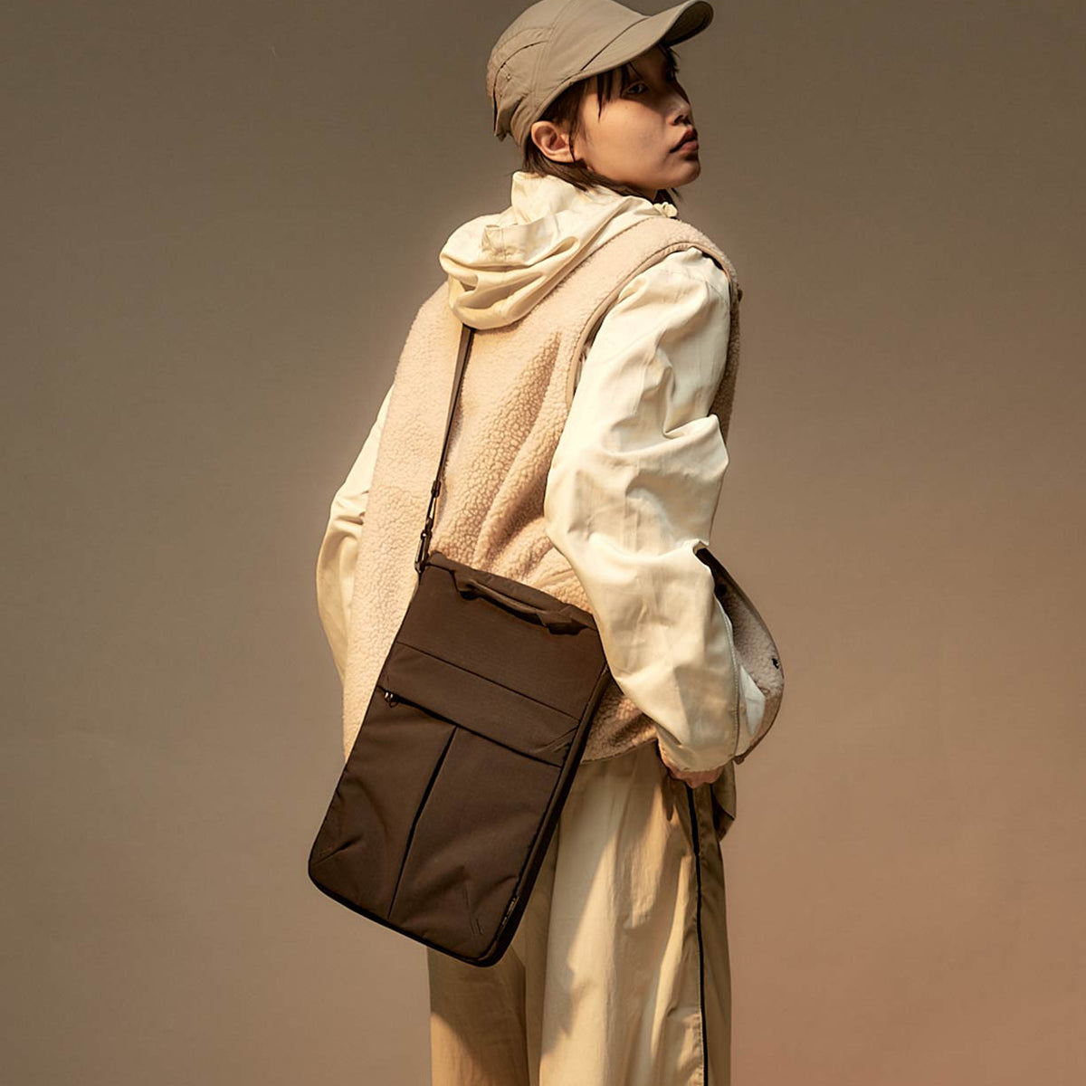 Essential 16-inch Laptop Sling