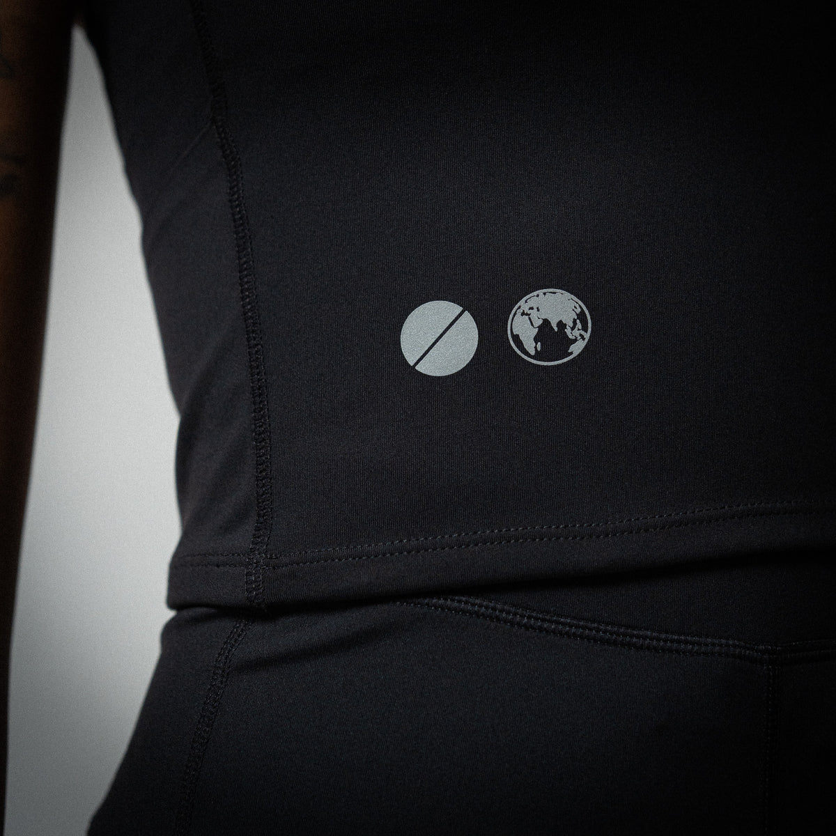 Illumi Trax WMNS Running Crop Tank Black