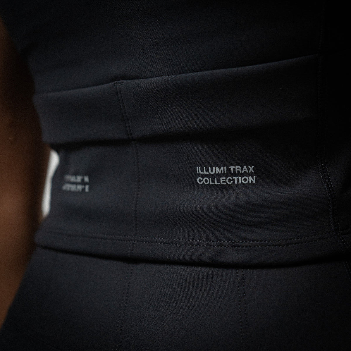 Illumi Trax WMNS Running Crop Tank Black
