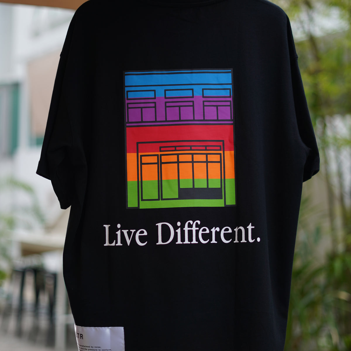 LIVE DIFFERENT TEE - BLACK