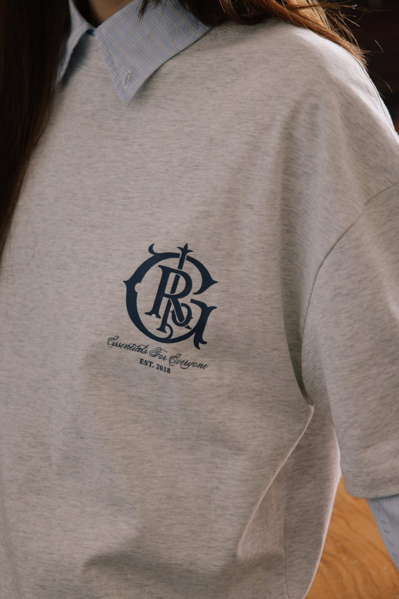 COLLEGE EMBLEM GRAPHIC TEE/ HEATHER GREY
