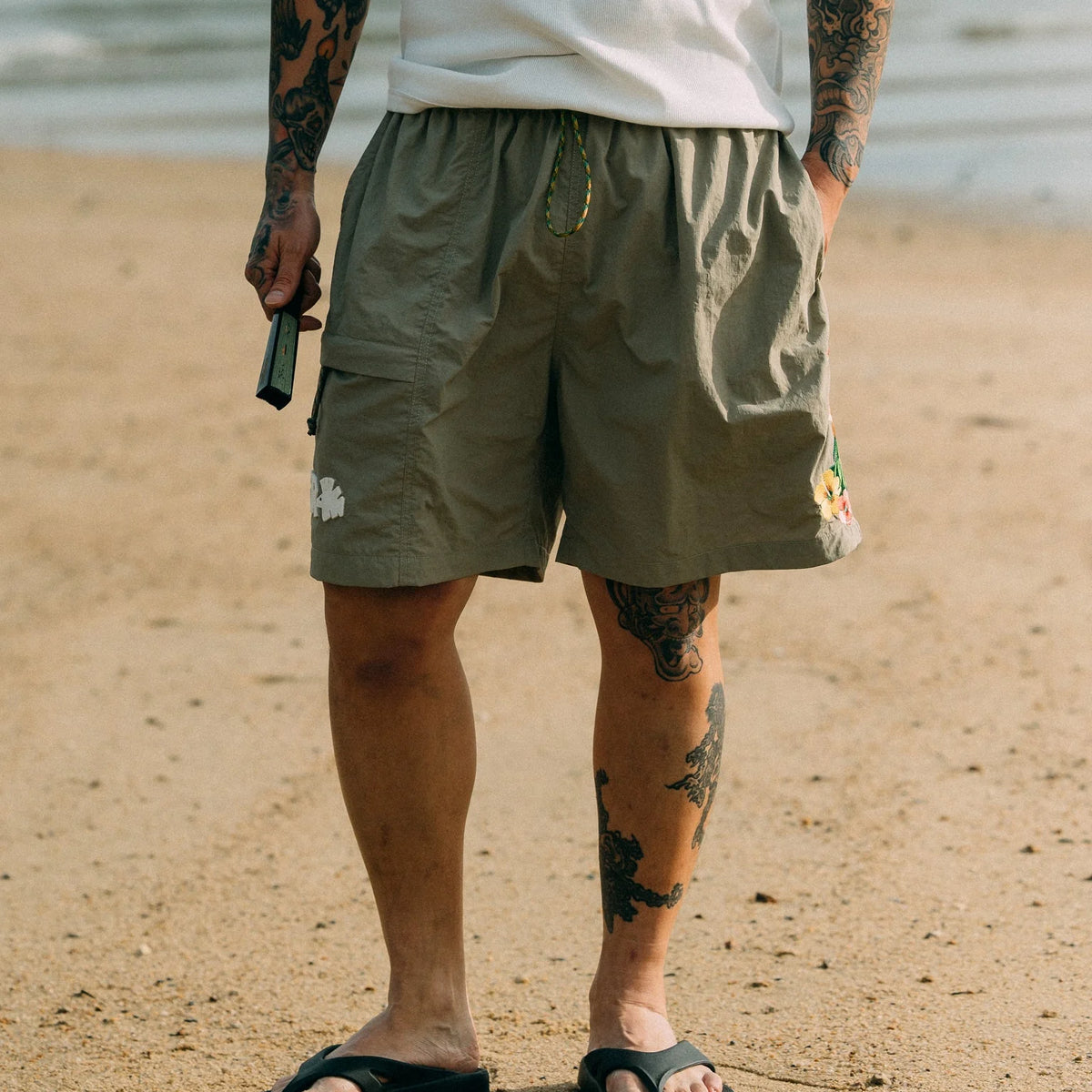 GROCERY x CLUB STUBBORN ULTRA SOUVENIR SHORTS - HAWAII KHAKI
