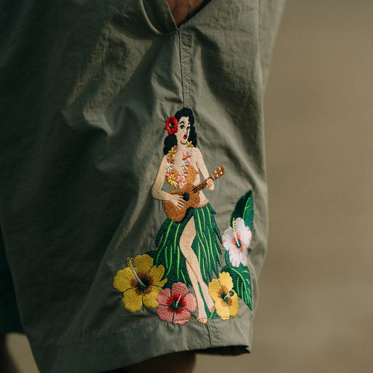 GROCERY x CLUB STUBBORN ULTRA SOUVENIR SHORTS - HAWAII KHAKI