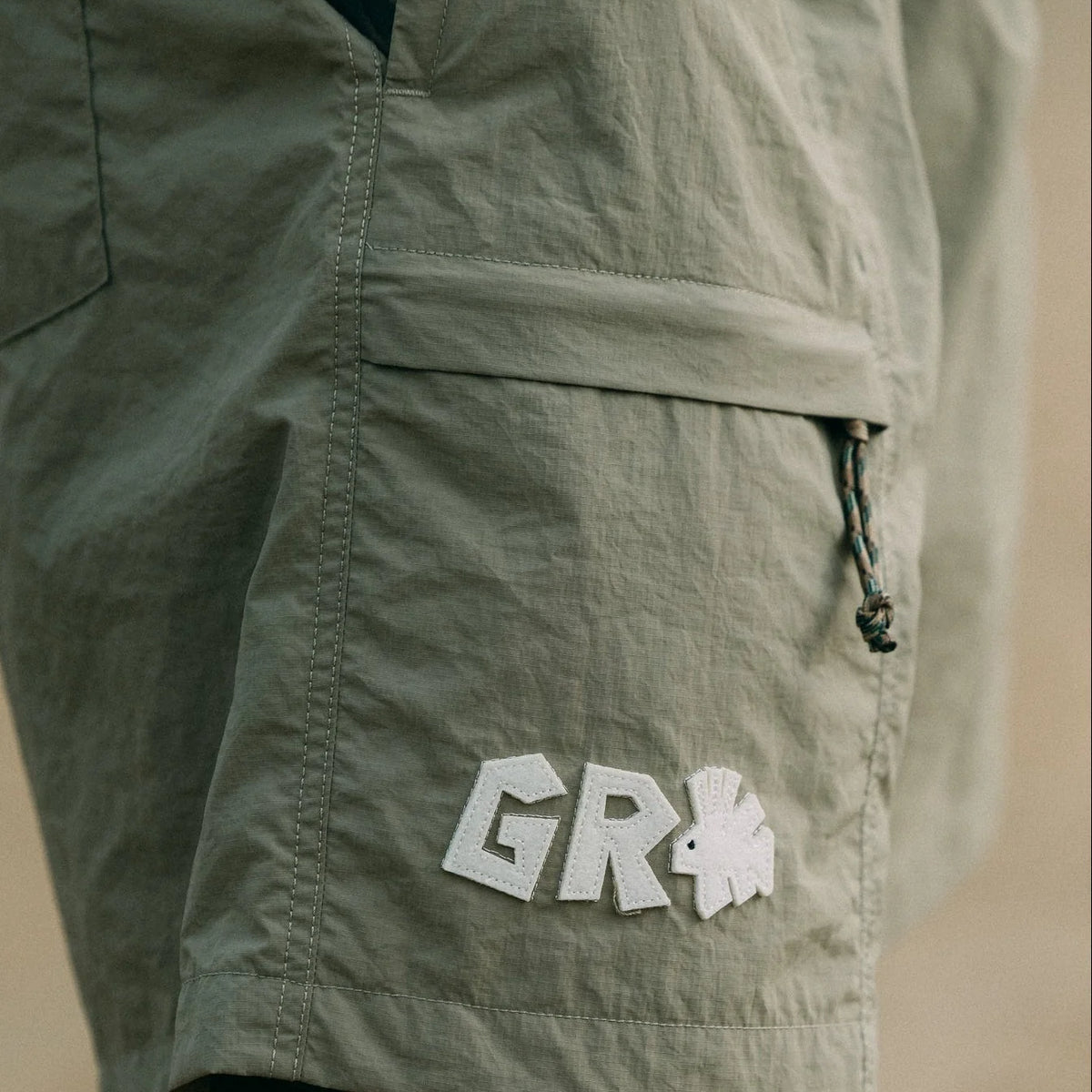 GROCERY x CLUB STUBBORN ULTRA SOUVENIR SHORTS - HAWAII KHAKI