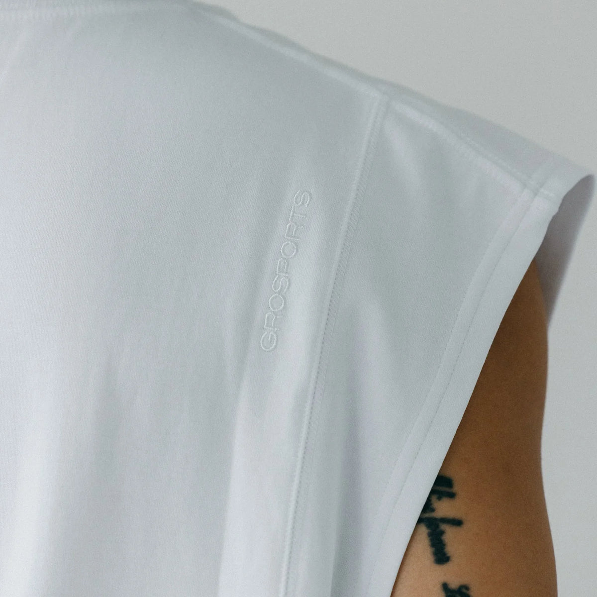 GROSPORTS COTTON SPANDEX BLEND INVOICE SLEEVELESS T-SHIRT - WHITE