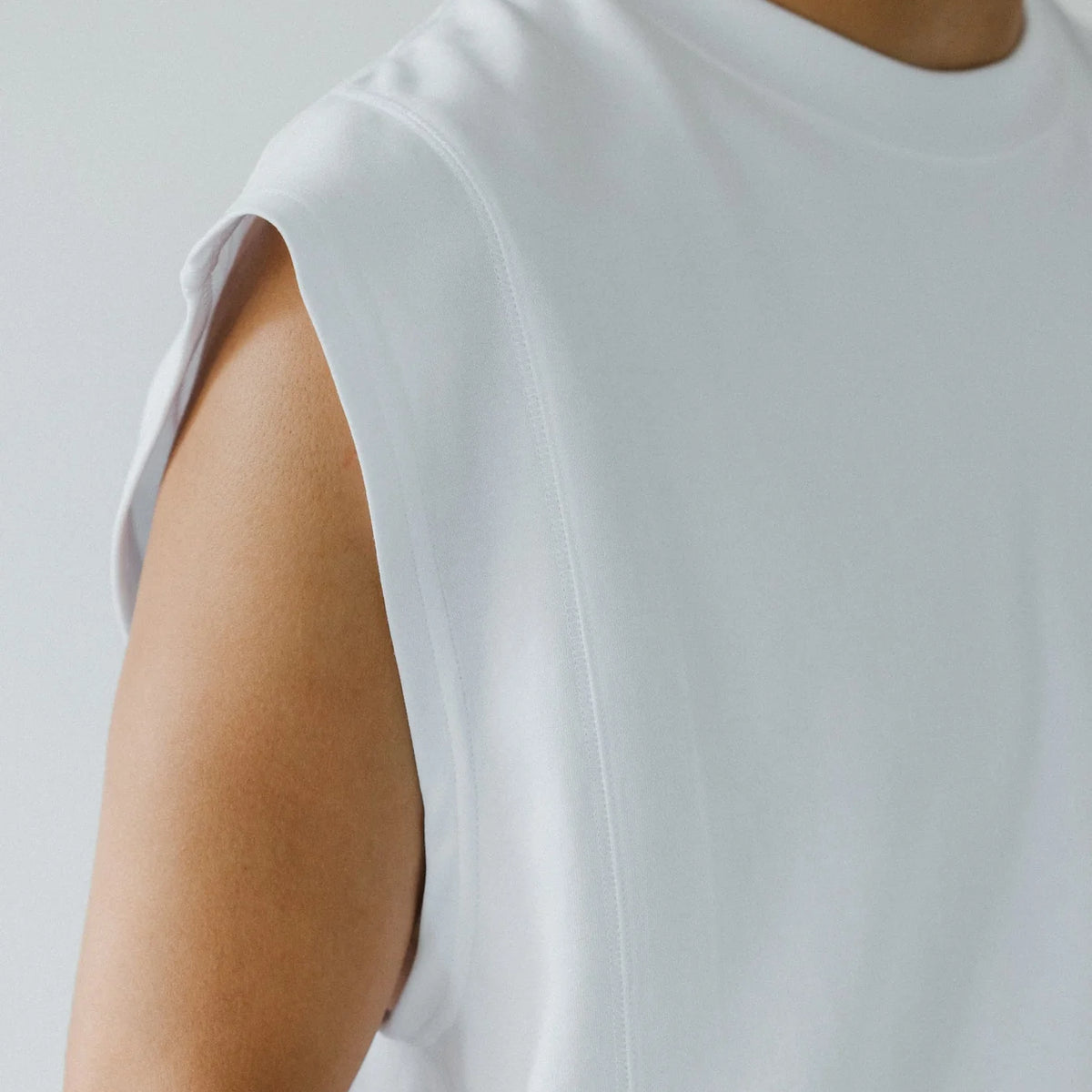 GROSPORTS COTTON SPANDEX BLEND INVOICE SLEEVELESS T-SHIRT - WHITE